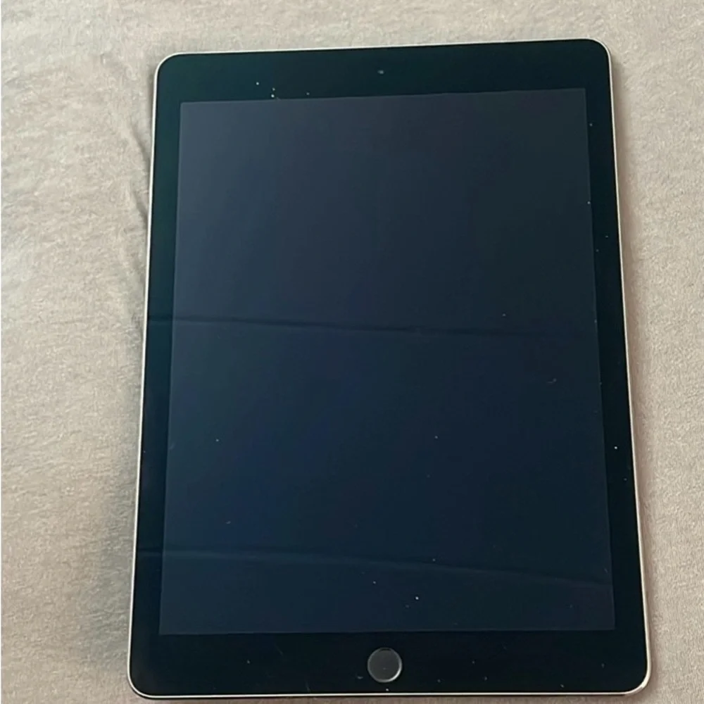 COPY - Ipad Pro 9.7 128 GB *MINT CONDITION* + Apple Pencil